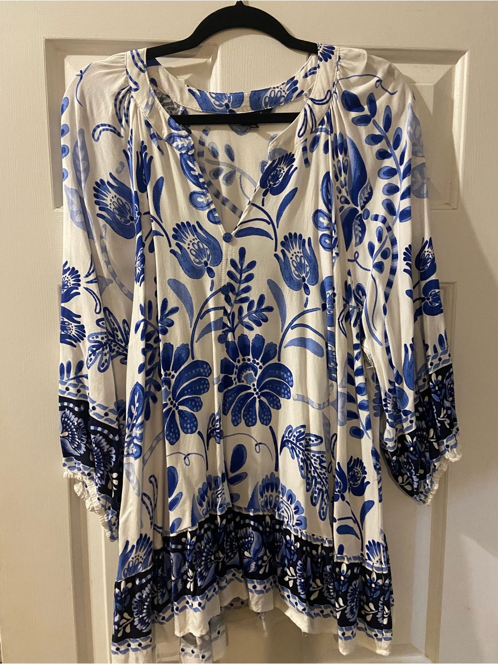 3X Boho Unique Spectrum White Tunic with Bold Blue Floral Print